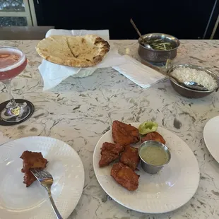 Fried fish, garlic naan, palak paneer, aloe cocktail.