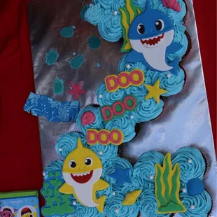 a baby shark birthday cake