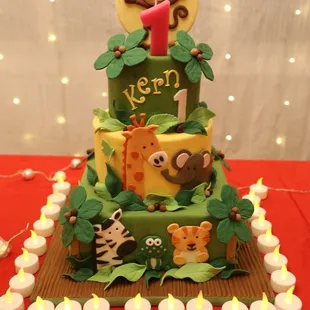 a jungle themed cake