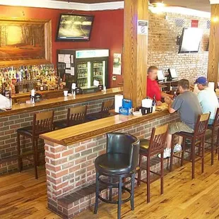 Back to back bars at Shooters to accommodate the crowds.