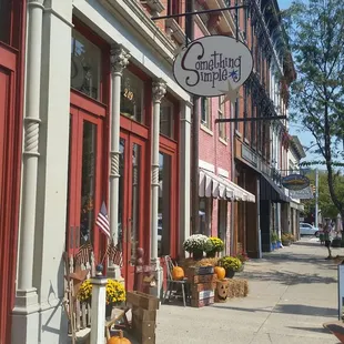 Something Simple for those who love Primitive, Folk and Americana decor.