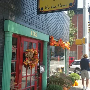 Ditto ' s On Main - Beautiful fall decorations and gorgeous gardens along the sidewalks.
