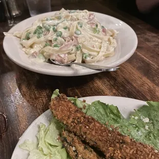 Spaghetti carbonara and zucchini sticks