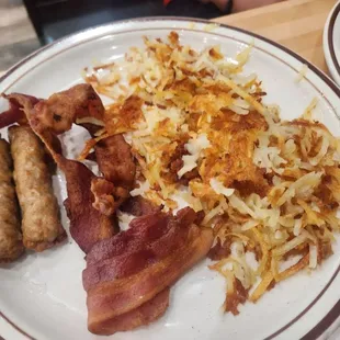 Bacon, sausage links and hashbrowns