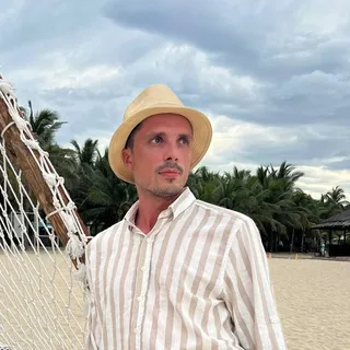 Darren B.