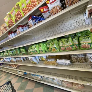  grocery store aisle