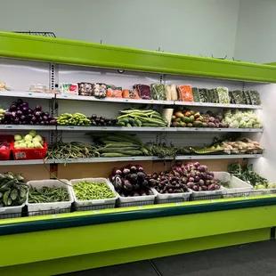  display of vegetables in a grocery store