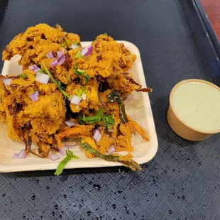 A plate of mixed veg pakora/fritters ($9)