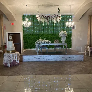 Main Room (350 Guest Capacity)