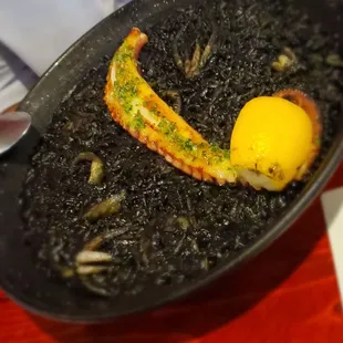 Negro paella