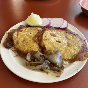 Mulas with grilled cheese around the edges and Vanessa meat. Perfect amount of grease and flavor.