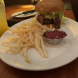 Madrones &apos; Burger LE GRAND