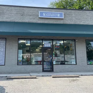 Open!! Just bought donuts today! Not sure why this business is marked as closed!
