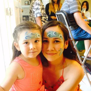 Mommy and daughter matching frozen face painting