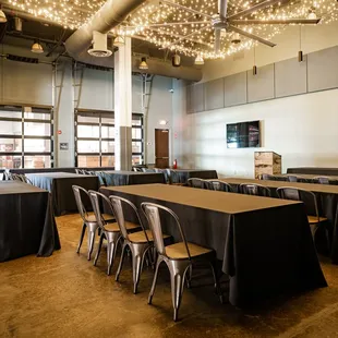 The Oakley Room is an intimate space ideal for networking events, rehearsal dinners, and celebrations. Booking at events@madtreebrewing.com