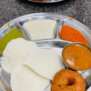 Idli and Vada Combo