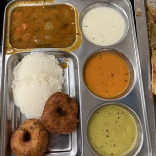 Idli (2) Vada (2)