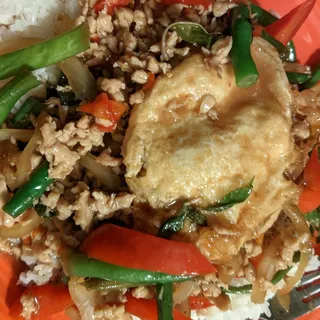 Chicken basil with fried egg