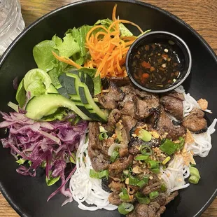 Grilled pork bowl with vermicelli-delicious