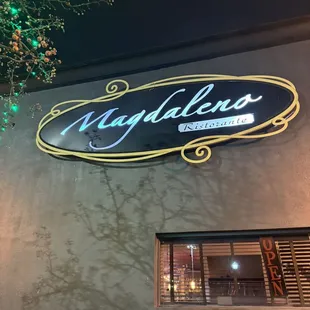 the outside of a restaurant
