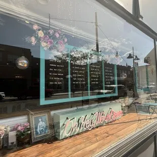 Outside window entryway