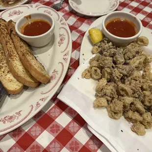 Garlic Bread and Calamari Fritt
