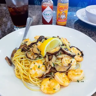 Shrimp scampi pasta with added mushrooms