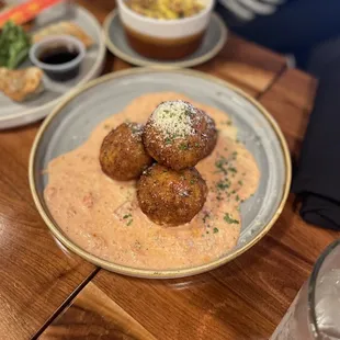 Macaroni and cheese bites