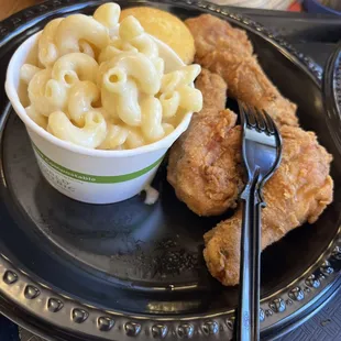 Fried chicken with Mac and cheese
