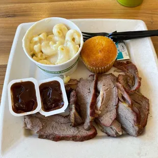 Tri-Tip Plate w/Mac n Cheese and Cornbread