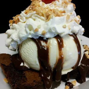 Hot Fudge Brownie Sundae