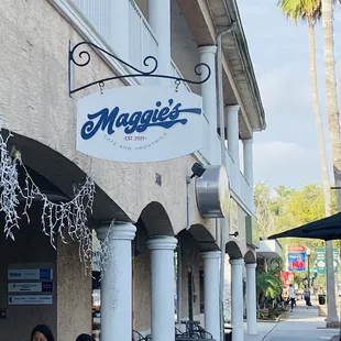 the outside of the restaurant