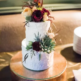 Our beautiful and delicious wedding cake!!