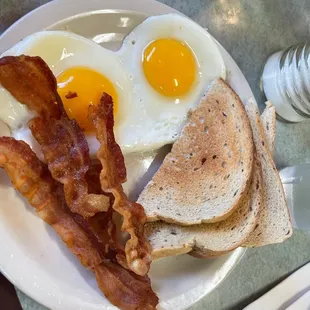 bacon, eggs, and toast on a plate