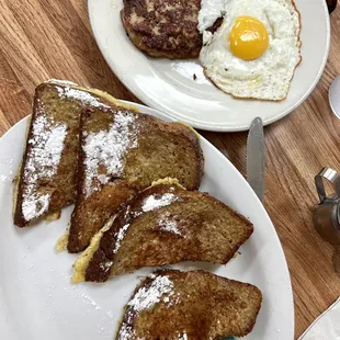 Egg, sausage &amp; whole grain French toast