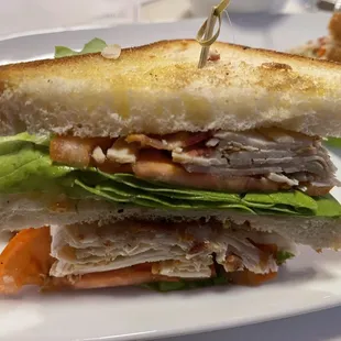 Epic turkey club. Crisp bacon, exactly like I love it!!