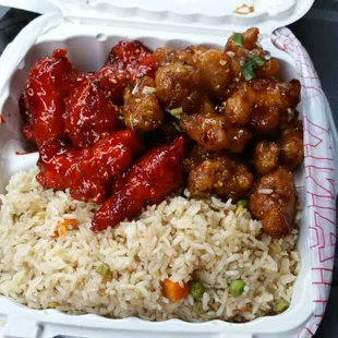 Hiney chixken and general tsos chicken woth fried rice.