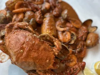 The Bucket Crab & Crawfish