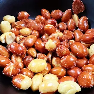 Salt roasted peanuts