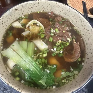 Shaved Noodle Soup / 刀削面