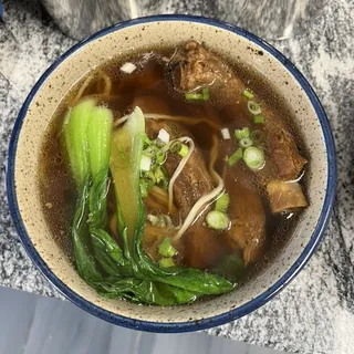 Pork Ribs Noodle Soup / 红烧排骨面