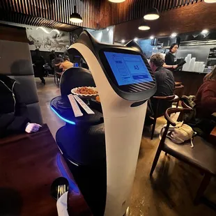 Robot appetizer &quot;server&quot;