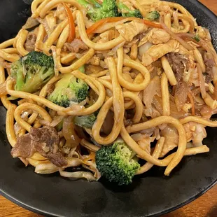 Signature Stir Fry with mid round noodles