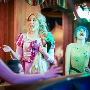 ramen and noodles, interior