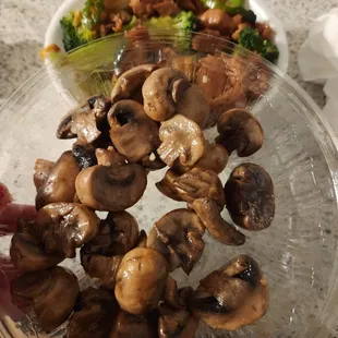 I didn&apos;t order kung pao mushrooms, I ordered kung pao chicken.