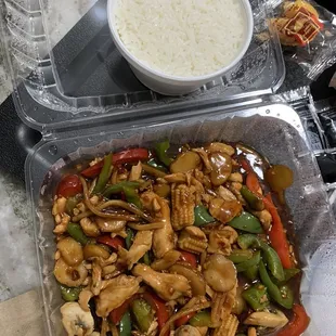 Szechuan chicken with steamed rice