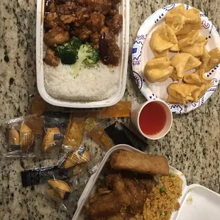 The best in Lakeland! General Tso chicken w white rice, chicken wings w shrimp fried rice and krab rangoon. They are so nice and fast!
