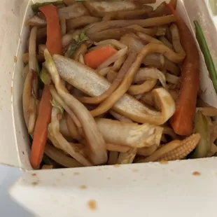 Vegetable lo mein
