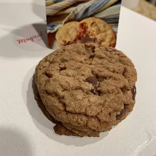 Delicious Bougie Chip.  The pecans are finely chopped.  You taste them at the end.