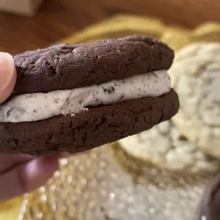 Cookies N' Cream Cookie Sandwich